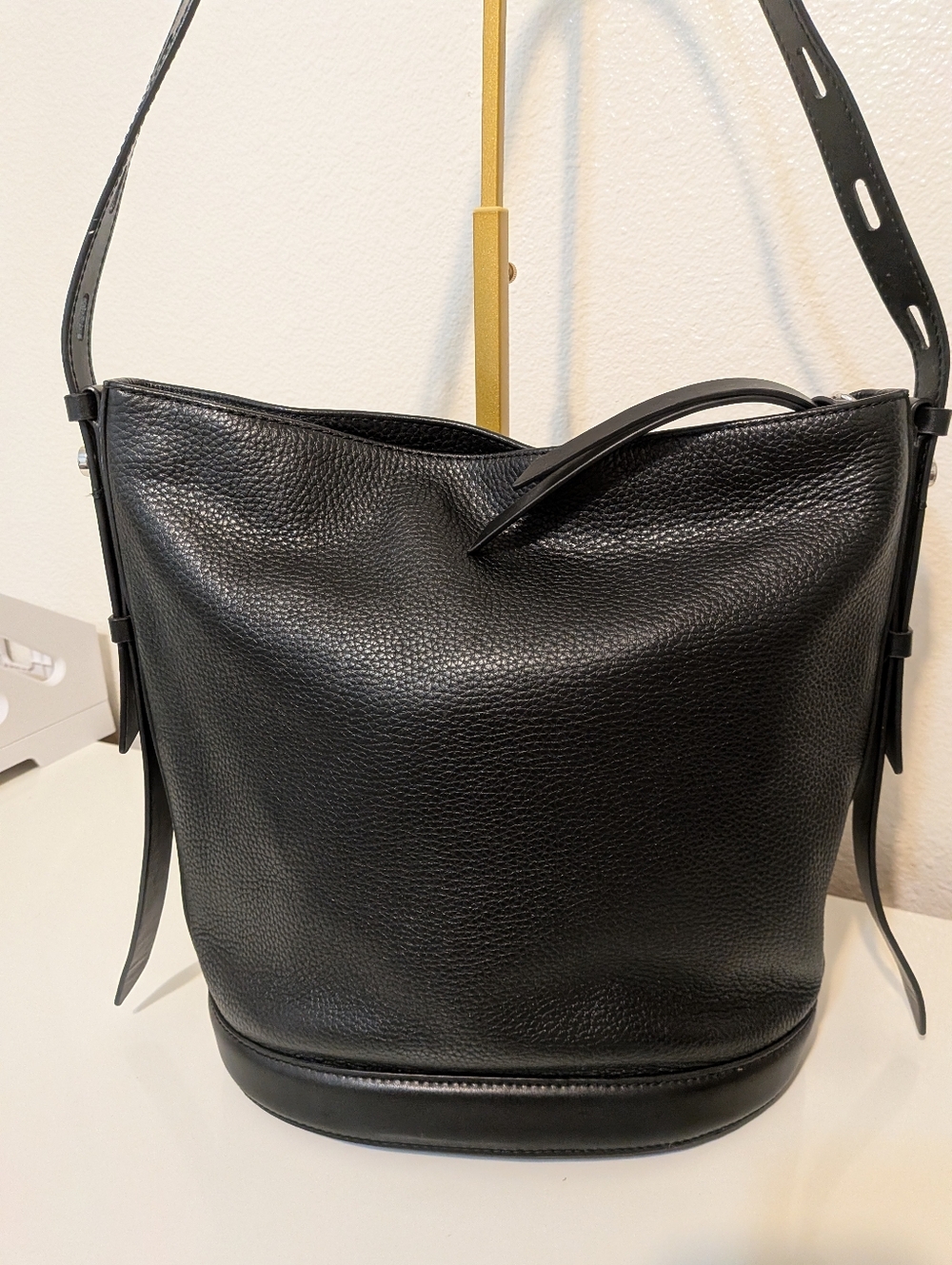 Michael Kors Black Chain Leather Bucket Bag EUC - Picture 5 of 9